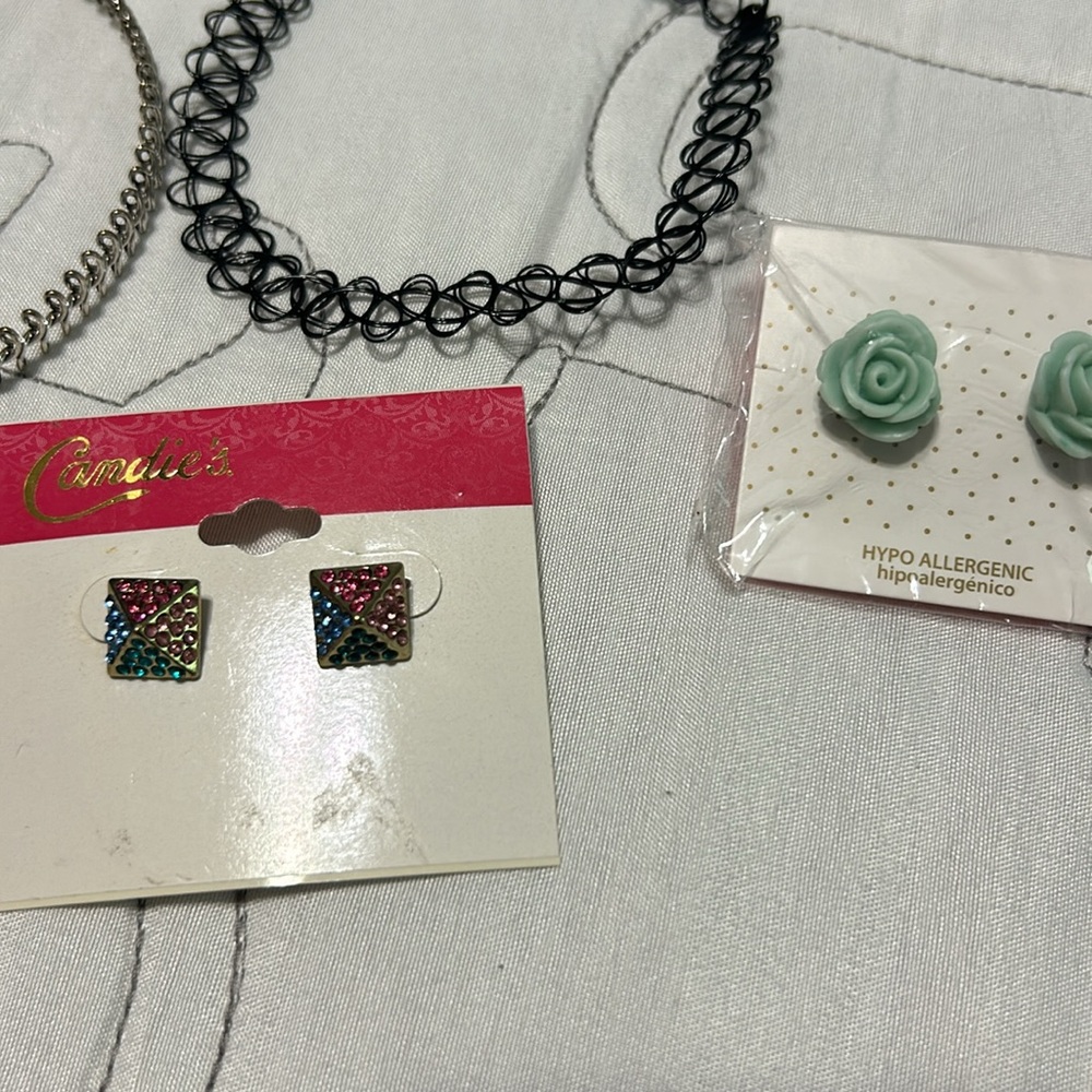 Random jewelry bundle - Picture 3 of 5